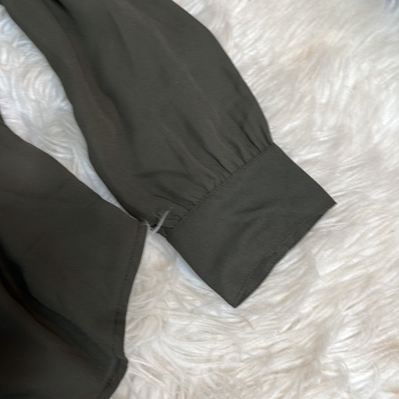 Active USA brand size large dark green blouse with lace up tie front detail - Picture 4 of 7